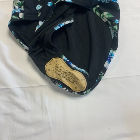 Womens cupshe one piece strappy floral suit. - Picture 4 of 6